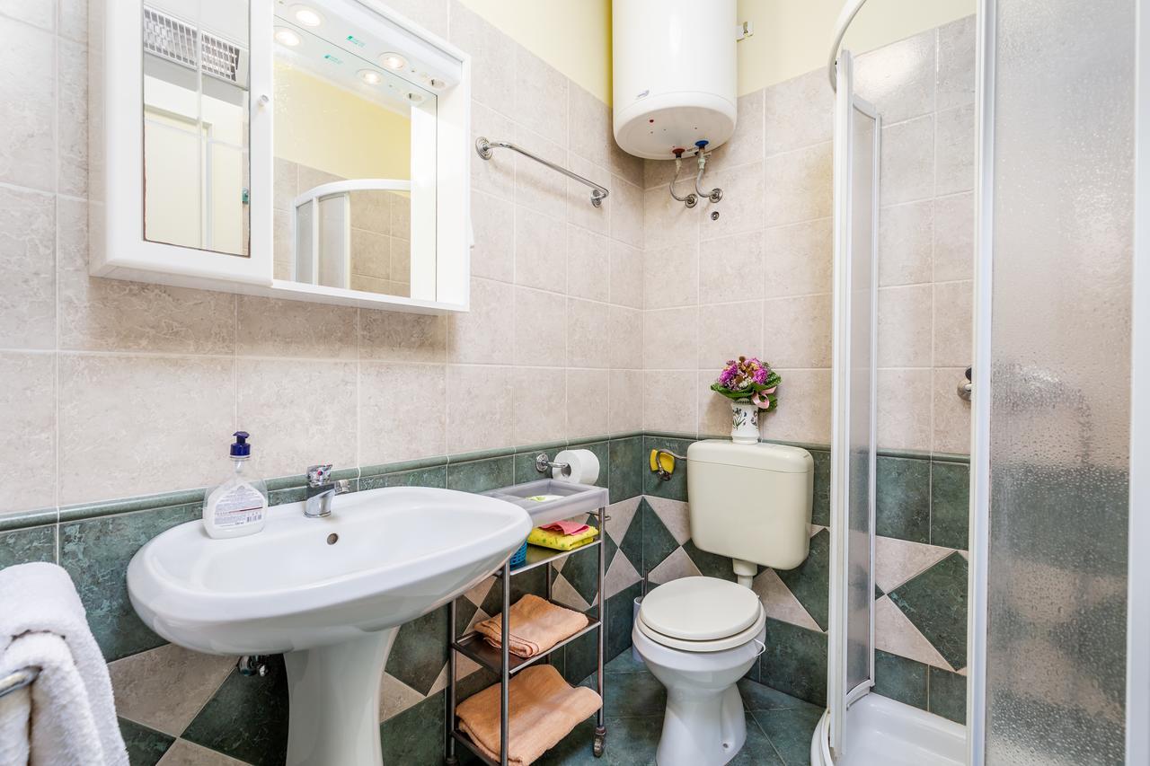 Rona Apartments Ani Ičići Exteriér fotografie
